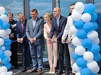 W gminie Karlino powstała stacja badania cystern kriogenicznych do transportu skroplonego gazu ziemnego LNG. W oficjalnym otwarciu uczestniczył wicemarszałek województwa Jakub Kowalik (drugi z prawej). Otwarcie stacji badania cystern kriogenicznych do transportu skroplonego gazu ziemnego LNG