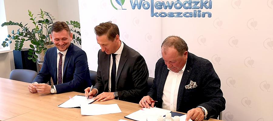 Dzięki podpisanemu porozumieniu Szpital Wojewódzki w Koszalinie otrzyma pomoc z Urzędu Marszałkowskiego w wysokości 1,1 mln zł, którą przeznaczy na zakup nowoczesnego aparatu RTG.