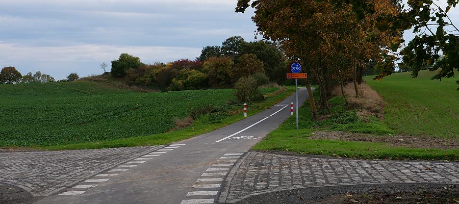 Nowa ścieżka rowerowa między Dobropolem a Pniowem, około 12 km od Myśliborza.