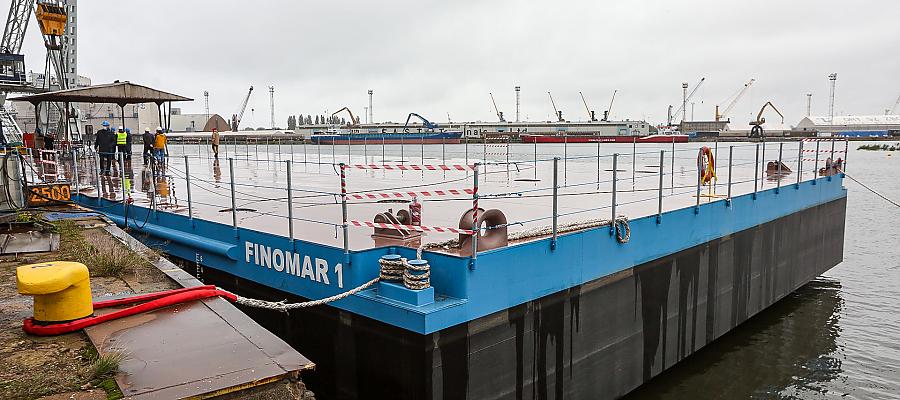 Zbudowana przez Finomar Pływająca Pochylnia Pontonowa jest wielofunkcyjnym pontonem zatapialnym, który będzie wykorzystywany do budowy, wodowania i transportu drogą wodną kadłubów statków i ich elementów oraz innych konstrukcji wielkogabarytowych np. „offshore”.