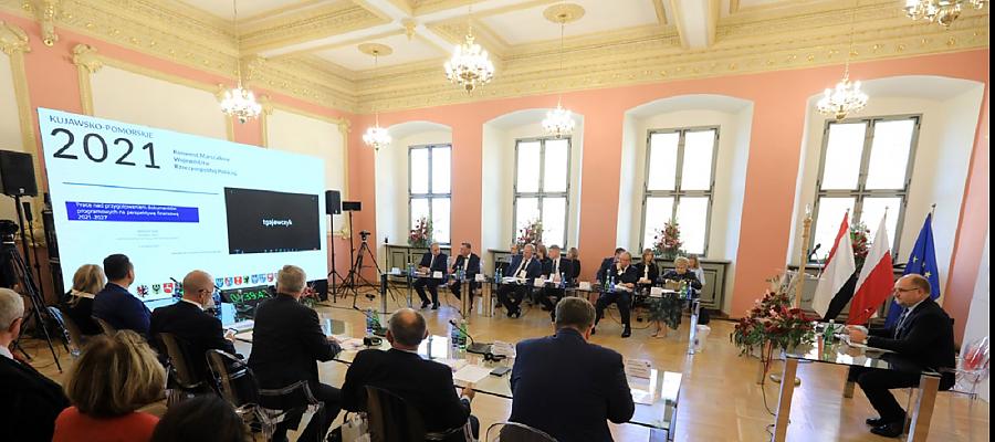 Stan wdrażania polityki spójności 2021-2027 był jednym z tematów Konwentu Marszałków RP, który obradował 9 września 2021 r. w Toruniu. Fot. Sławomir Kowalski