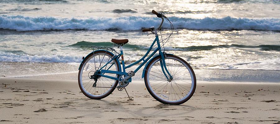 Na zdjęciu: Rower na plaży